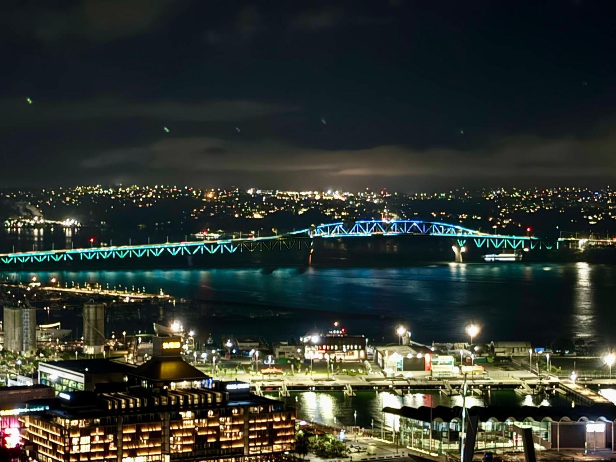 Fabulous Cbd Views Apartment